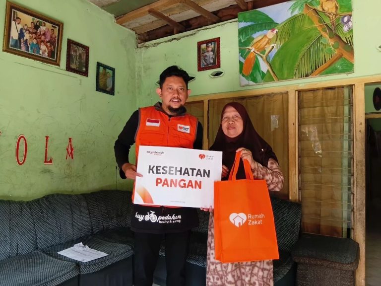 Rumah Zakat Salurkan Sembako Untuk Lansia Dhuafa di Malang