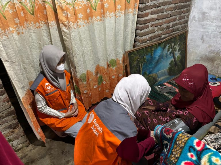 Homecare Lansia Rumah Zakat Menjangkau yang Tak Terjangkau di Malang