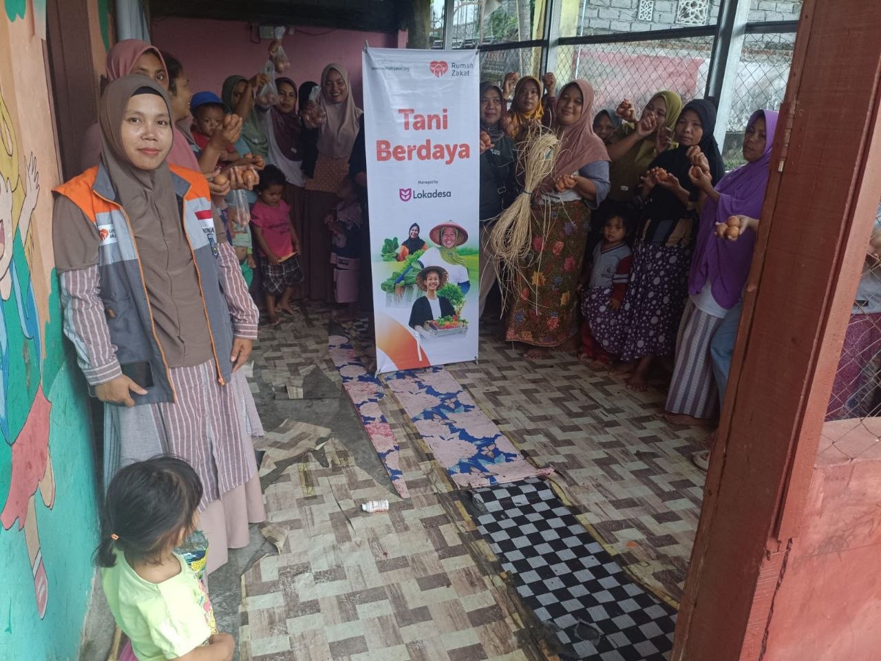 Rumah Zakat dampingi kelompok ternak ayam di Lombok Tengah. Program ini bantu warga meningkatkan ekonomi dan keluar dari kemiskinan.