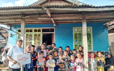 Rumah Zakat Salurkan Sepatu untuk Pelajar Nangahale