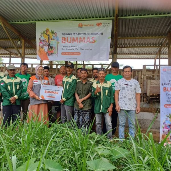 Rumah Zakat menyalurkan bantuan modal BUMMas dari dukungan nasabah SeaBank untuk pengembangan usaha peternakan dan pemberdayaan ekonomi masyarakat.