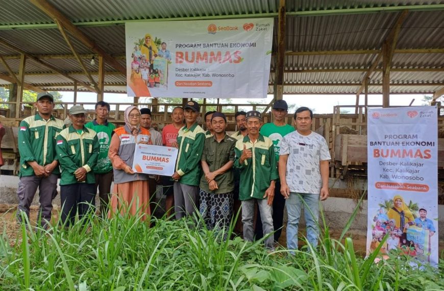 Rumah Zakat menyalurkan bantuan modal BUMMas dari dukungan nasabah SeaBank untuk pengembangan usaha peternakan dan pemberdayaan ekonomi masyarakat.