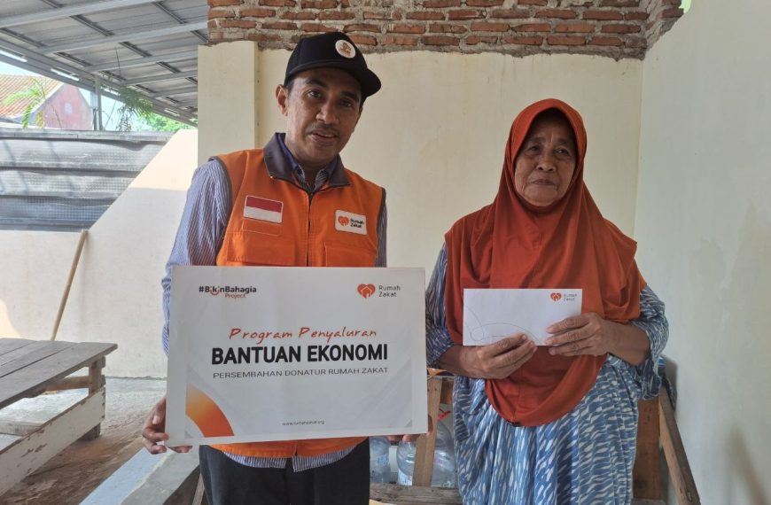 Bantuan ekonomi Rumah Zakat disalurkan kepada pemulung lansia di Cilegon untuk membantu kebutuhan hidup bersama cucunya di tengah keterbatasan.