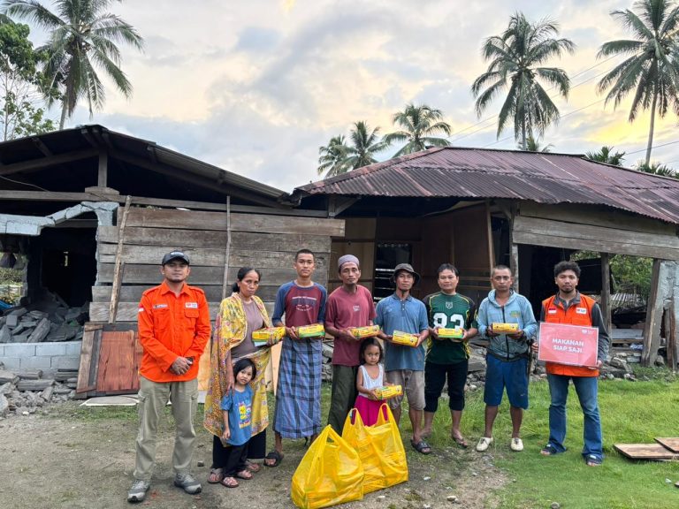 Relawan Rumah Zakat Palu Respon Cepat Gempa Sigi dengan Distribusi Bantuan untuk Penyintas