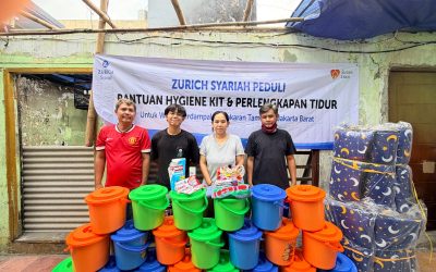 Zurich Syariah dan Relawan Rumah Zakat Salurkan Hygiene Kit untuk Penyintas Kebakaran Tambora