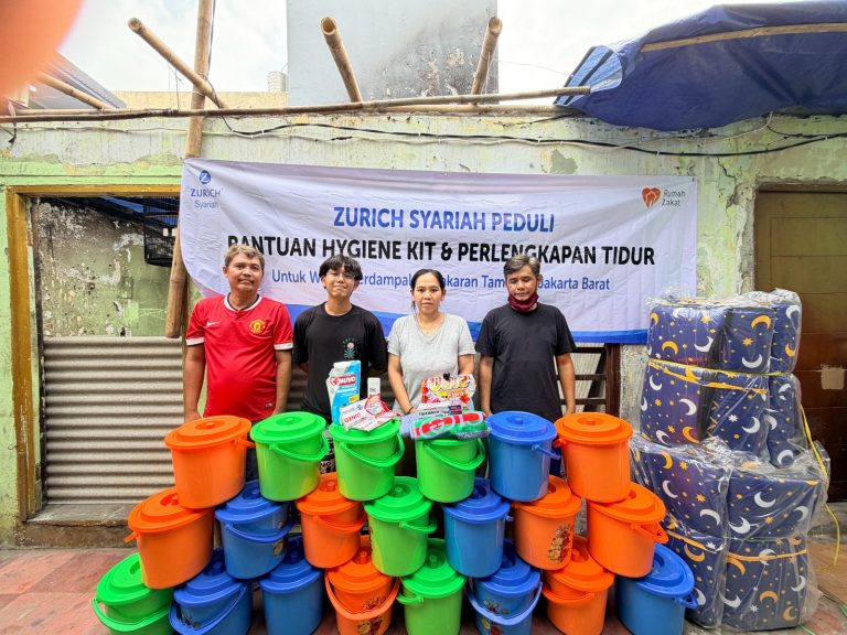 Zurich Syariah dan Relawan Rumah Zakat Salurkan Hygiene Kit untuk Penyintas Kebakaran Tambora