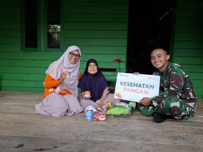 Rumah Zakat Salurkan Sembako untuk Lansia Dhuafa di Perbatasan Indonesia–Malaysia