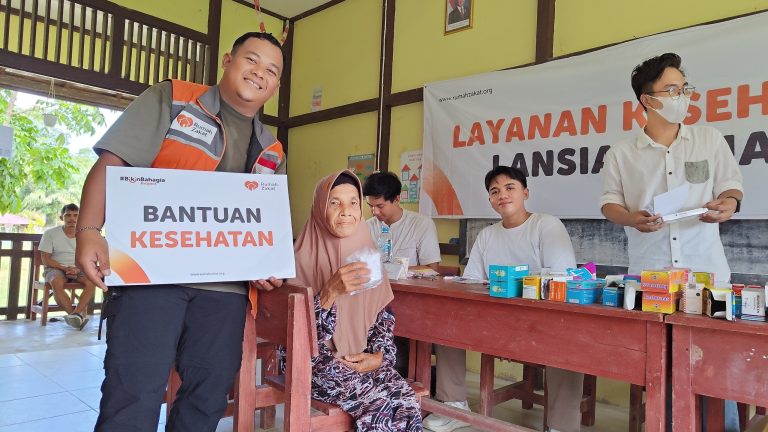 Kolaborasi Rumah Zakat Hadirkan Layanan Kesehatan Gratis di Perbatasan Sentabeng