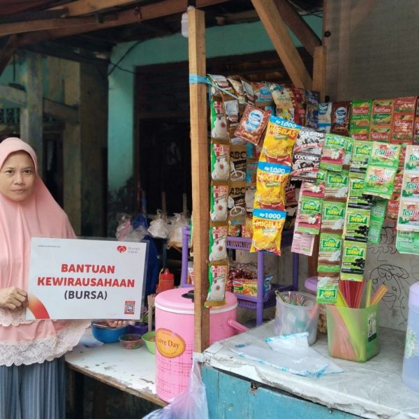 Monitoring usaha UMKM yang dilakukan Rumah Zakat membantu binaan meningkatkan produksi, motivasi usaha, dan kemandirian ekonomi.
