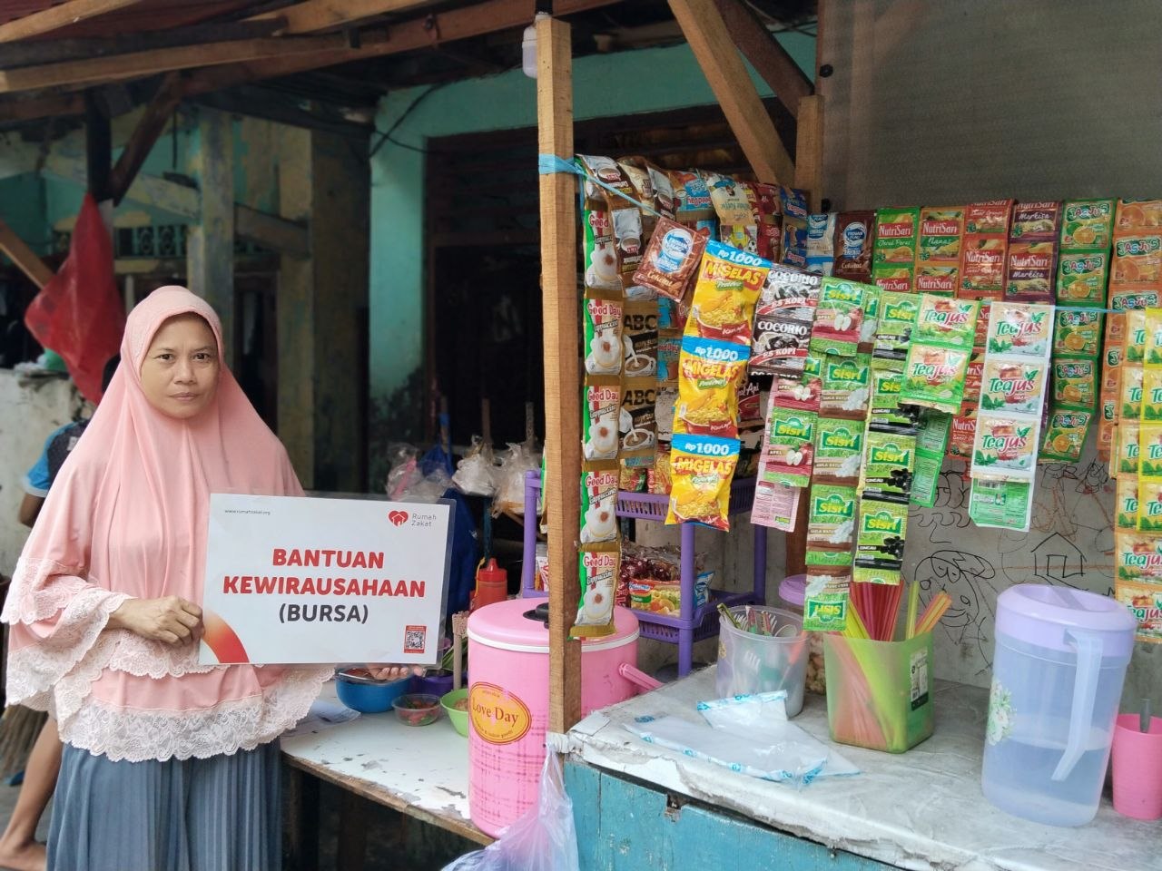 Monitoring usaha UMKM yang dilakukan Rumah Zakat membantu binaan meningkatkan produksi, motivasi usaha, dan kemandirian ekonomi.