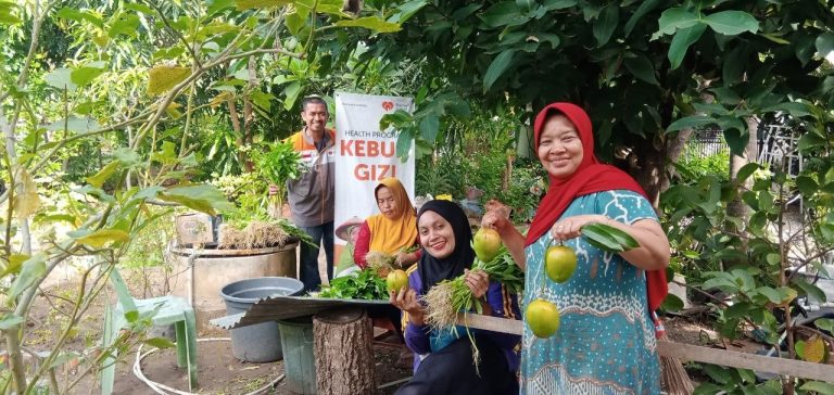 Rumah Zakat Dukung Panen Sayur Organik Kebun Gizi untuk Perkuat Ketahanan Pangan Masyarakat