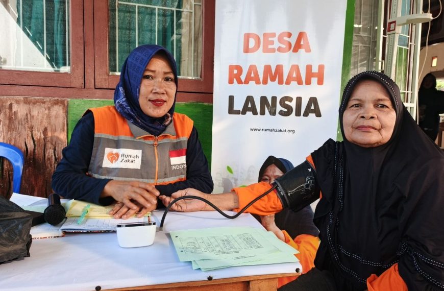 Rumah Zakat menggelar Posyandu Lansia di Sukajaya Lempasing, Pesawaran, untuk membantu lansia menjaga kesehatan dan meningkatkan kualitas hidup.