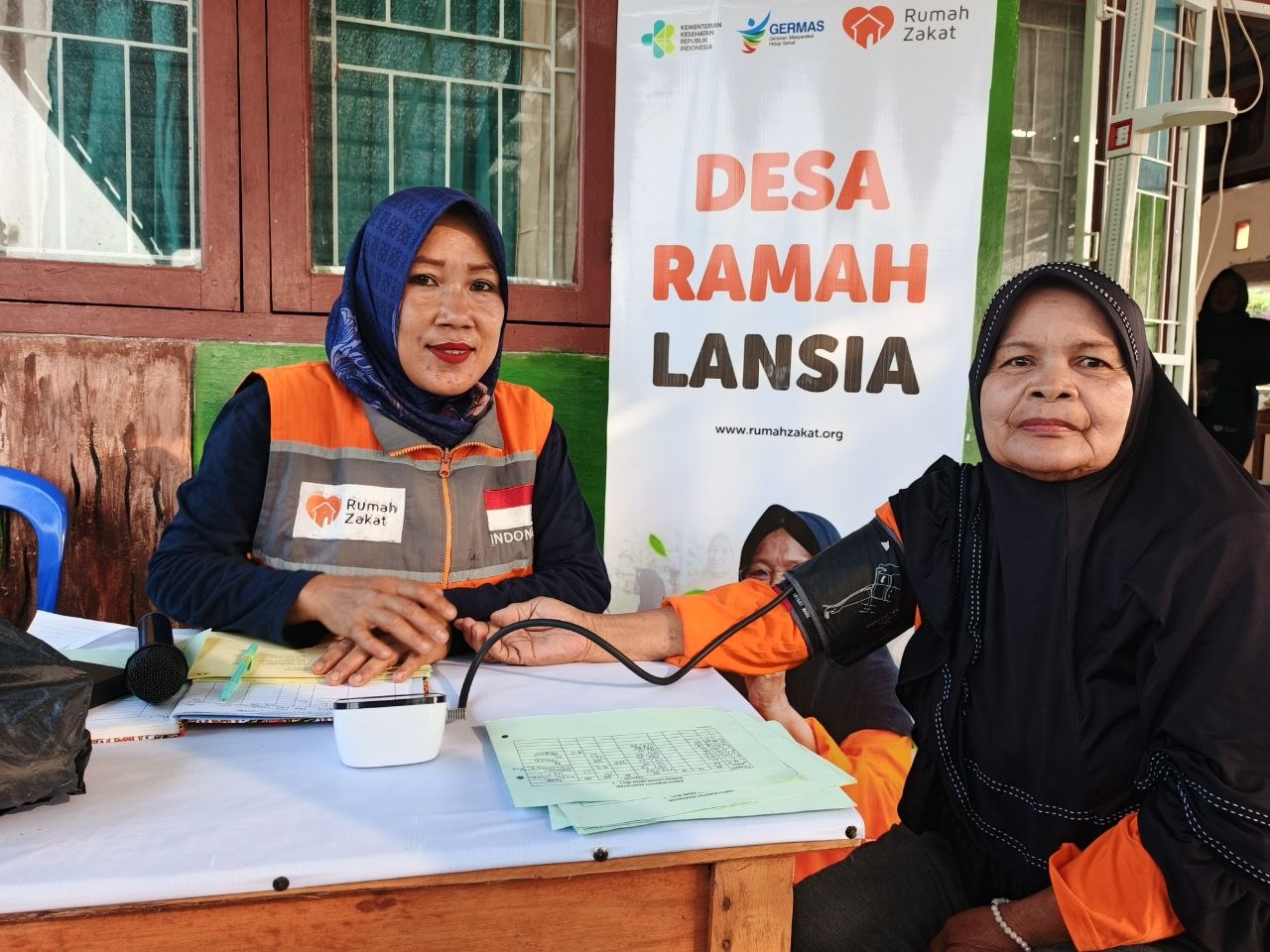 Rumah Zakat menggelar Posyandu Lansia di Sukajaya Lempasing, Pesawaran, untuk membantu lansia menjaga kesehatan dan meningkatkan kualitas hidup.