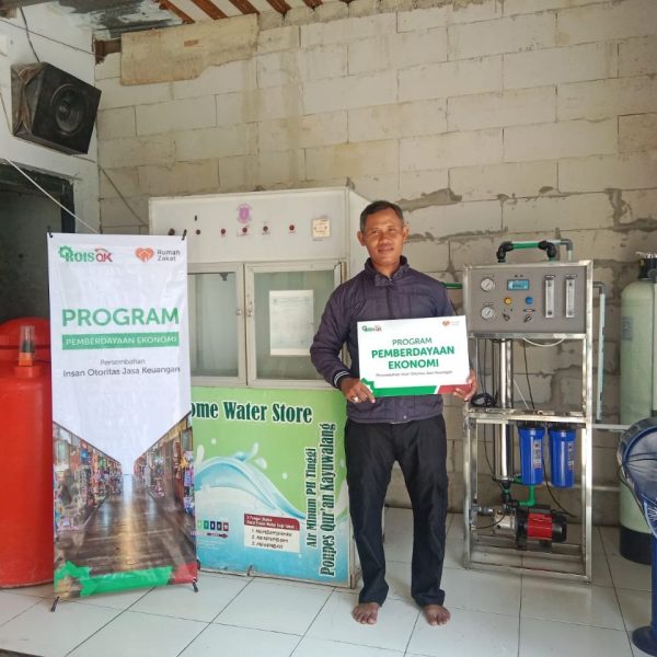 ROIS OJK bersama Rumah Zakat melakukan supervisi program pemberdayaan ekonomi di Pondok Pesantren Qur'an Kayuwalang untuk mendukung kemandirian pesantren.