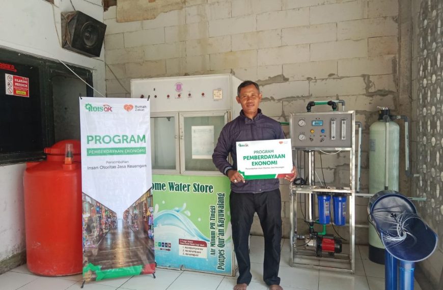 ROIS OJK bersama Rumah Zakat melakukan supervisi program pemberdayaan ekonomi di Pondok Pesantren Qur'an Kayuwalang untuk mendukung kemandirian pesantren.