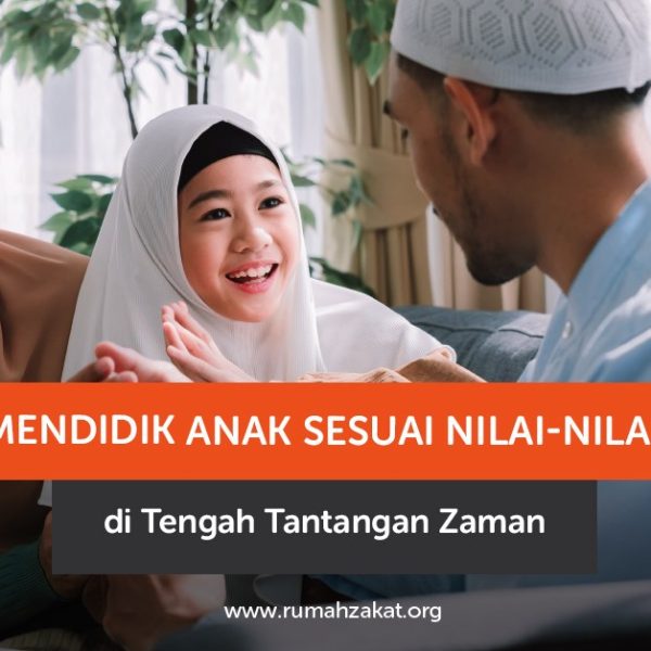 Orang tua Muslim mendampingi anak belajar dengan gawai secara bijak sesuai nilai Islam