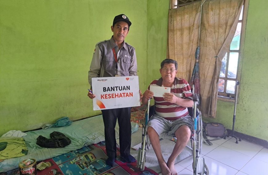 Rumah Zakat menyalurkan bantuan kesehatan door to door bagi lansia penderita stroke dan anak Thalassemia di Cilegon untuk meringankan beban mereka.