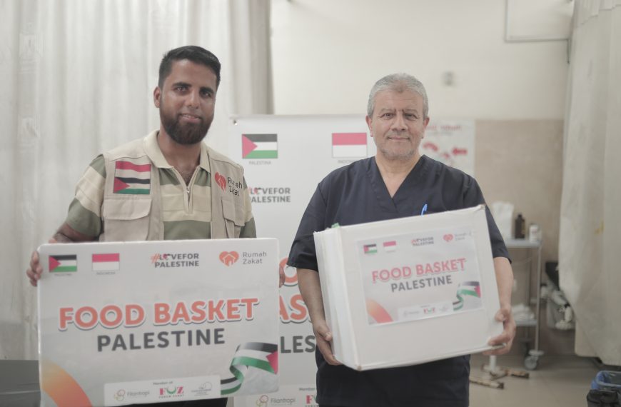 Rumah Zakat menyalurkan 200 paket sembako kepada 1.000 warga Gaza Utara untuk membantu memenuhi kebutuhan pangan di tengah krisis kemanusiaan.