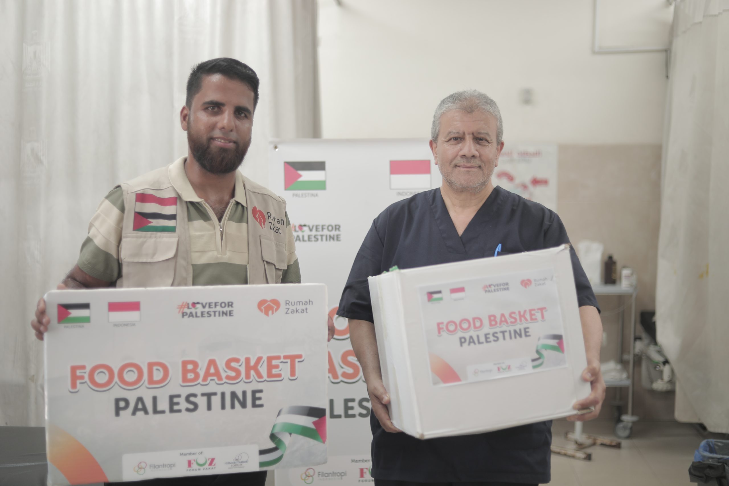Rumah Zakat menyalurkan 200 paket sembako kepada 1.000 warga Gaza Utara untuk membantu memenuhi kebutuhan pangan di tengah krisis kemanusiaan. Rumah Zakat menyalurkan 200 paket sembako kepada 1.000 warga Gaza Utara untuk membantu memenuhi kebutuhan pangan di tengah krisis kemanusiaan.