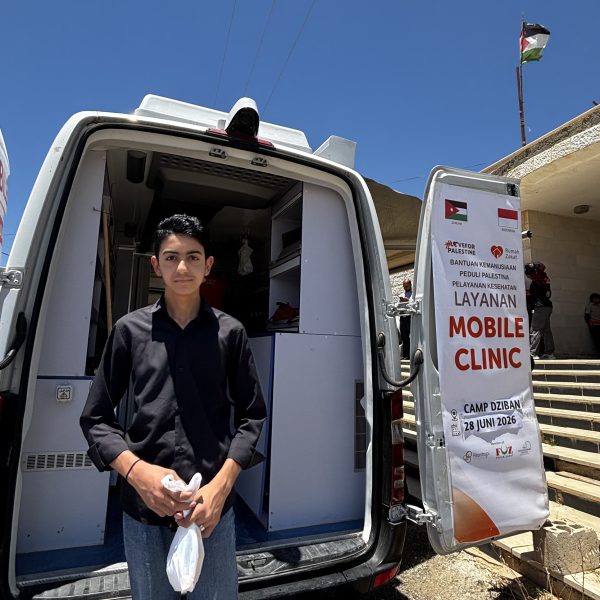 Medical team from Rumah Zakat provides free healthcare services to Palestinian refugees at Camp Dziban, Jordan.
