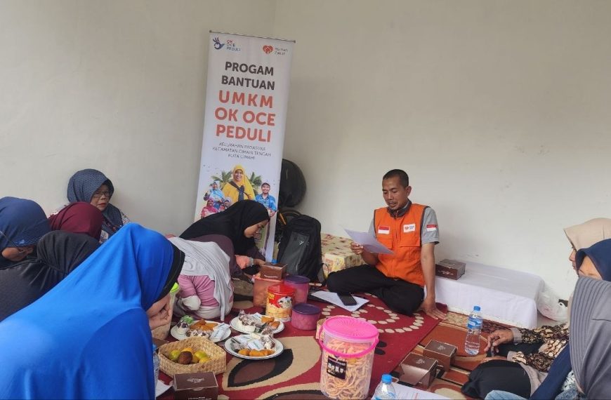 Pelaku UMKM binaan OK OCE Peduli dan Rumah Zakat mengikuti pelatihan literasi keuangan di Kota Cimahi.