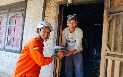 Rumah Zakat Salurkan 55 Paket Makanan Untuk Penyintas Kebakaran Kampung Adat Cipta Mulya, Sukabumi