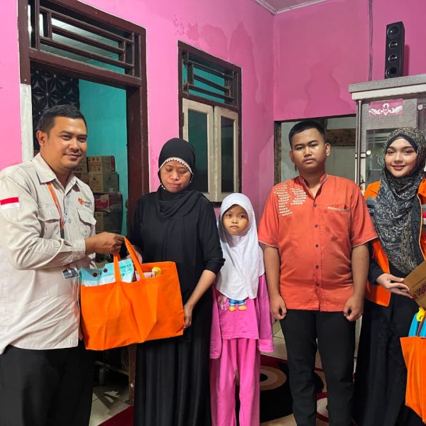 Rumah Zakat menyalurkan bantuan kepada keluarga almarhum satpam Waduk Jatiluhur sebagai bentuk kepedulian di tengah duka.