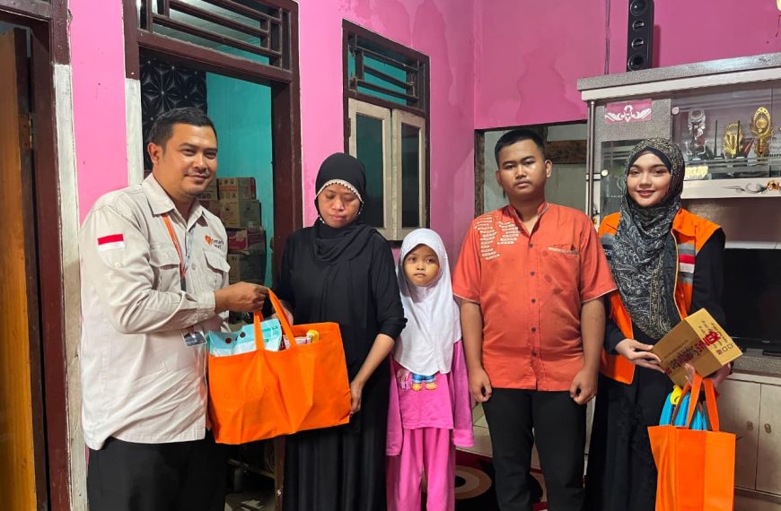 Rumah Zakat menyalurkan bantuan kepada keluarga almarhum satpam Waduk Jatiluhur sebagai bentuk kepedulian di tengah duka.