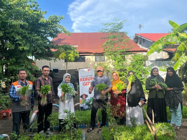Rumah Zakat Dukung Desa Bebas Stunting melalui Panen Sayur Organik Kebun Gizi Ceria di Banda Aceh