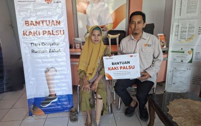 Senyum Bahagia Ibu Kulsum, Rumah Zakat Salurkan Kaki Palsu untuk Dukung Kemandirian