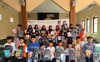 Rumah Zakat Salurkan Bantuan Perlengkapan Sekolah untuk Anak Yatim di Cihampelas