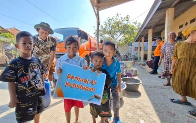Rumah Zakat Salurkan 20.000 Liter Air Bersih untuk Warga Indramayu