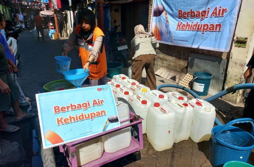 Rumah Zakat Berbagi Air Kehidupan, Salurkan 20.000…