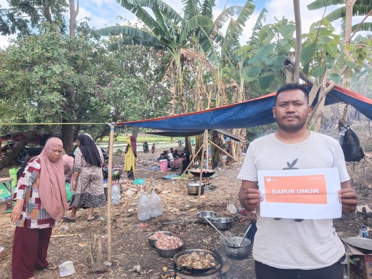 Rumah Zakat Salurkan 800 Paket Makanan Siap Saji untuk Penyintas Gempa NTT