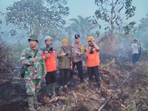 Relawan Rumah Zakat membantu penanganan karhutla di Tenayan Raya Pekanbaru