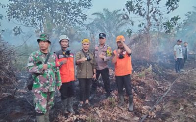 Relawan Rumah Zakat Respons Darurat Karhutla di Tenayan Raya
