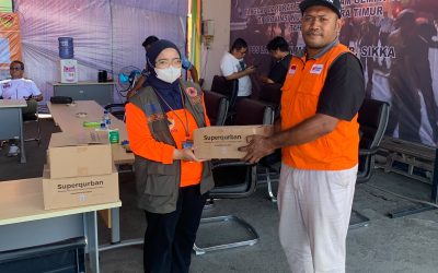 Rumah Zakat Salurkan 400 Kaleng Superqurban untuk Warga Terdampak Gempa di Stadion Gelora Aamador, Kabupaten Sikka