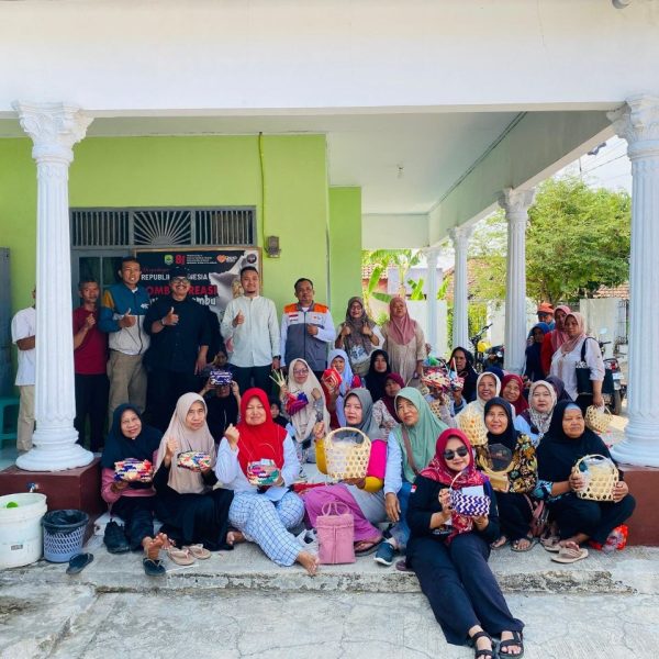 Lomba anyaman bambu di Rumah Bambu Weragati Majalengka