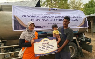 BPKH Bersama Rumah Zakat Salurkan 7.700 Liter Air Bersih untuk Penyintas Gempa NTT