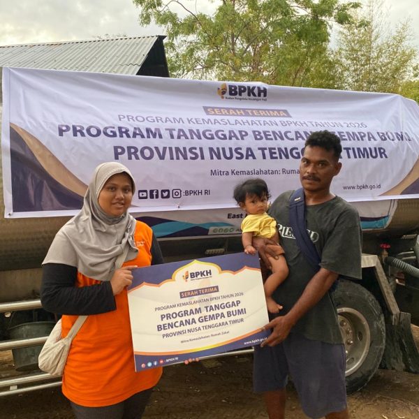 BPKH bersama Rumah Zakat menyalurkan 7.700 liter air bersih untuk penyintas gempa NTT
