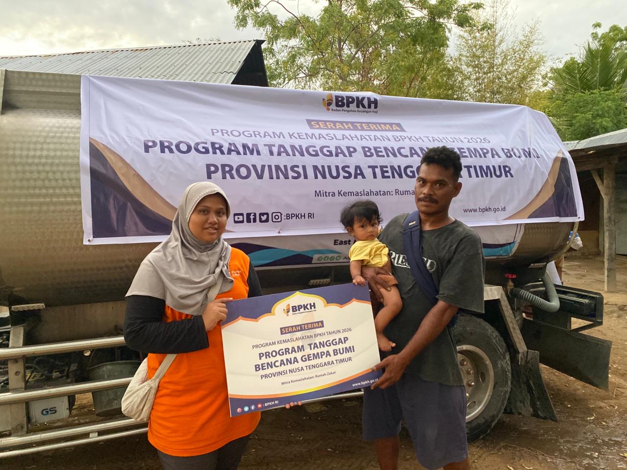 BPKH bersama Rumah Zakat menyalurkan 7.700 liter air bersih untuk penyintas gempa NTT