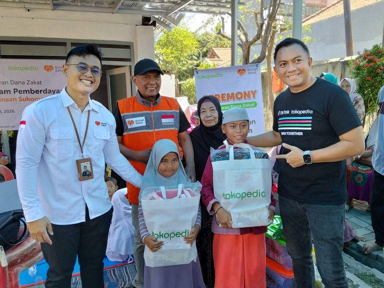 Tokopedia Bersama Rumah Zakat Salurkan Empat Program Kebaikan untuk Masyarakat Surabaya