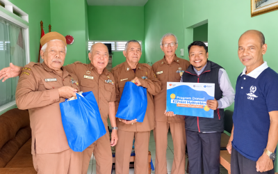 Bluebird Group Bersama Rumah Zakat Salurkan 42 Paket Sembako untuk Veteran Kota Bogor