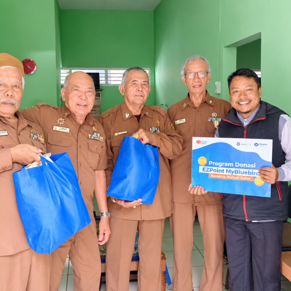 Bluebird Group bersama Rumah Zakat menyalurkan 42 paket sembako untuk veteran Kota Bogor