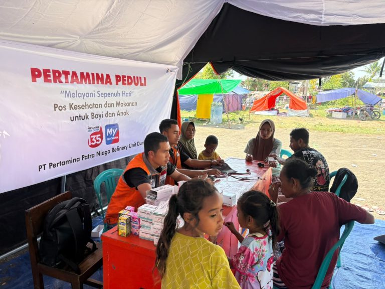 PT Pertamina Patra Niaga Refinery Unit Dumai Bersama Rumah Zakat Hadirkan Layanan Kesehatan dan Makanan Anak untuk Penyintas Gempa NTT
