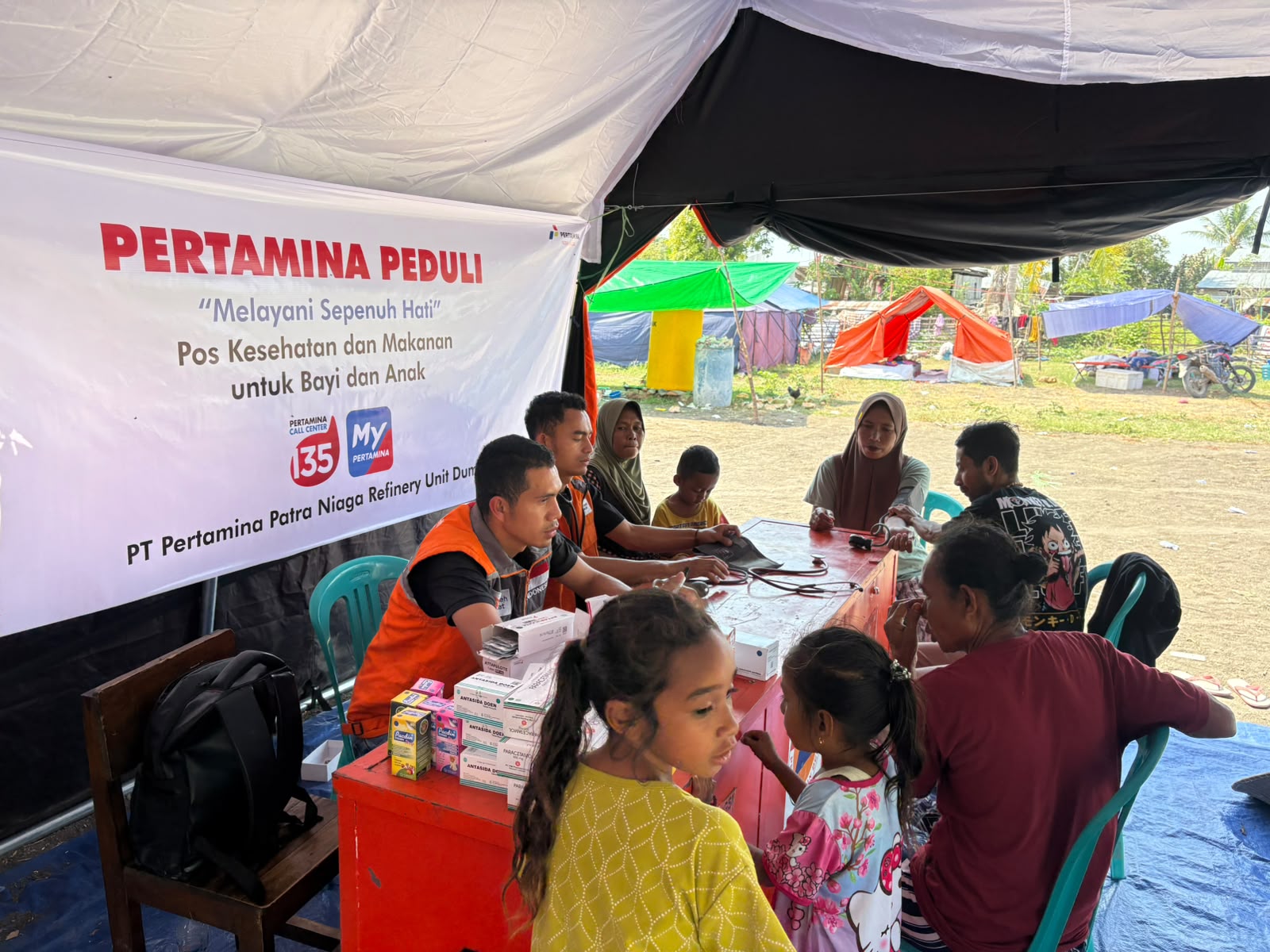 PT Pertamina Patra Niaga Refinery Unit Dumai bersama Rumah Zakat memberikan layanan kesehatan dan makanan anak bagi penyintas gempa di Manggarai Timur. PT Pertamina Patra Niaga Refinery Unit Dumai bersama Rumah Zakat memberikan layanan kesehatan dan makanan anak bagi penyintas gempa di Manggarai Timur.