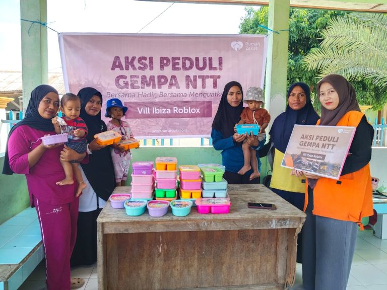Vill IBIZA ROBLOX Bersama Rumah Zakat Salurkan 41 Paket Makan Bergizi untuk Bayi dan Balita di Nagekeo