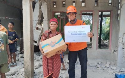 Paragon Corp Bersama Rumah Zakat Salurkan Bantuan Air Mineral untuk Warga Manggarai Barat