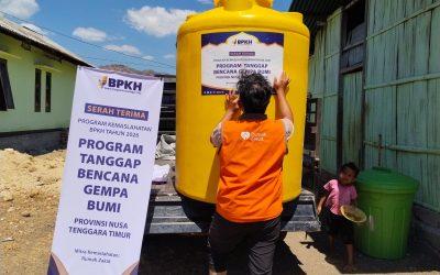 BPKH Bersama Rumah Zakat Salurkan Tandon Air 1.300 Liter untuk Penyintas Gempa NTT