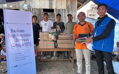 Paragon Corp Bersama Rumah Zakat Salurkan 120 Senter untuk Penyintas Gempa di Manggarai
